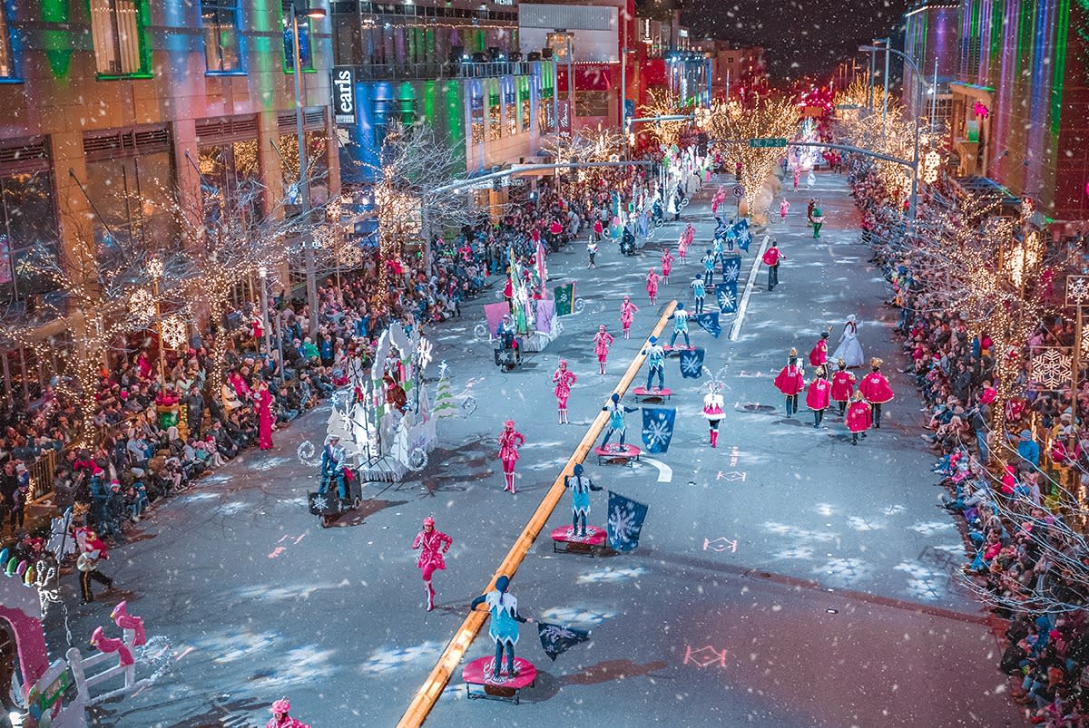 Photo Credits: https://www.visitbellevuewa.com/blog/post/a-guide-to-snowflake-lane-the-heart-of-holiday-cheer/